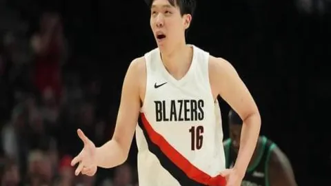 广州球员侯煜24岁中场成就百场职业赛事里程碑